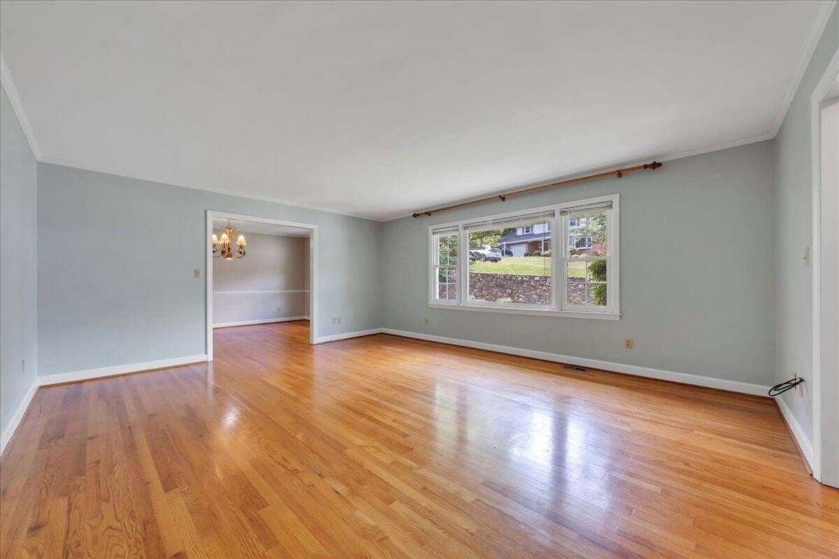 1814 Pelham Dr - Photo 6 of 48