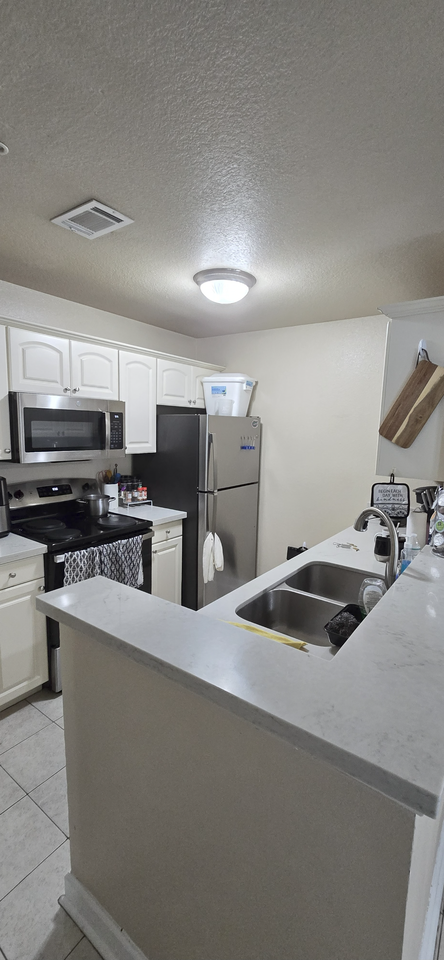 835 Sw 9th St #4 - Photo 5 of 5