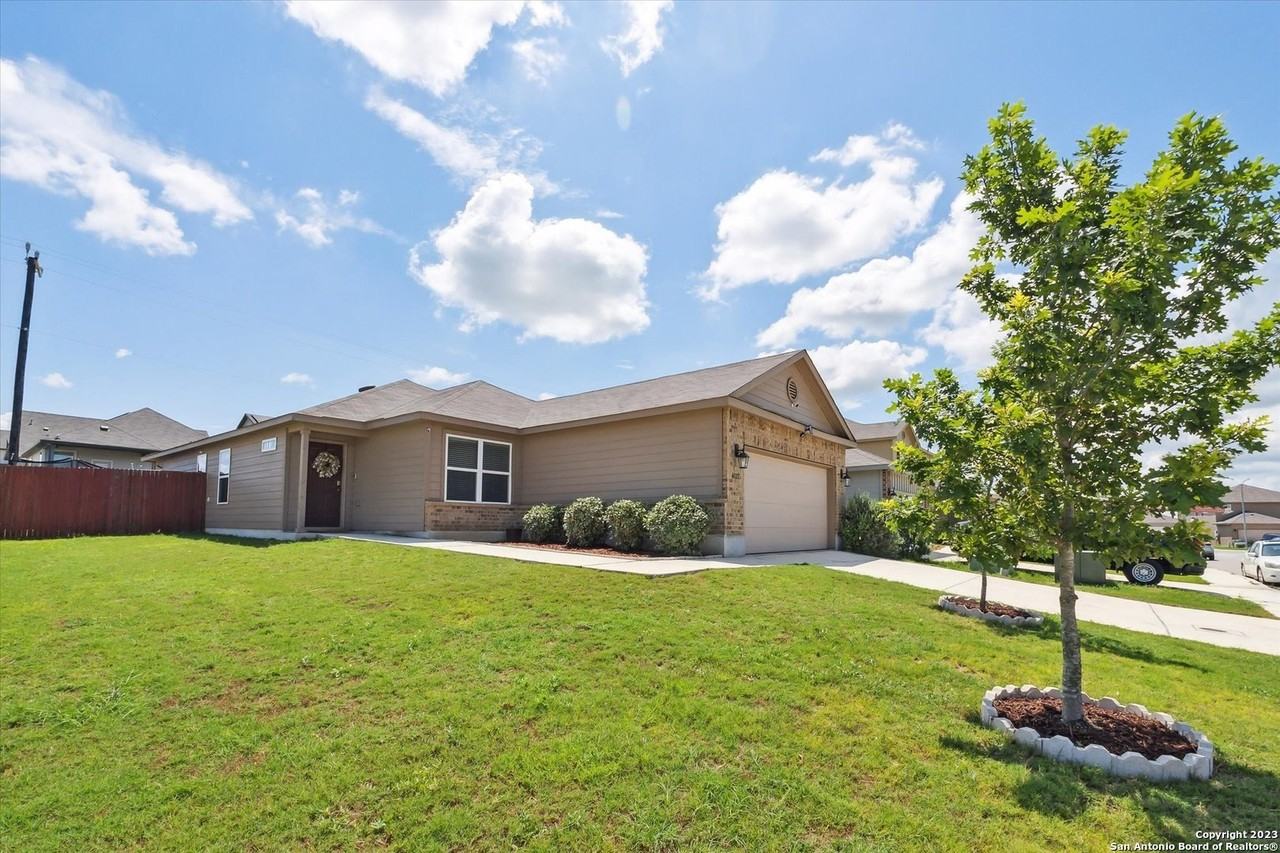 4522 Heathers Cross - Photo 2 of 41