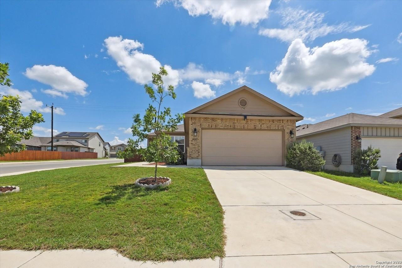 4522 Heathers Cross - Photo 3 of 41