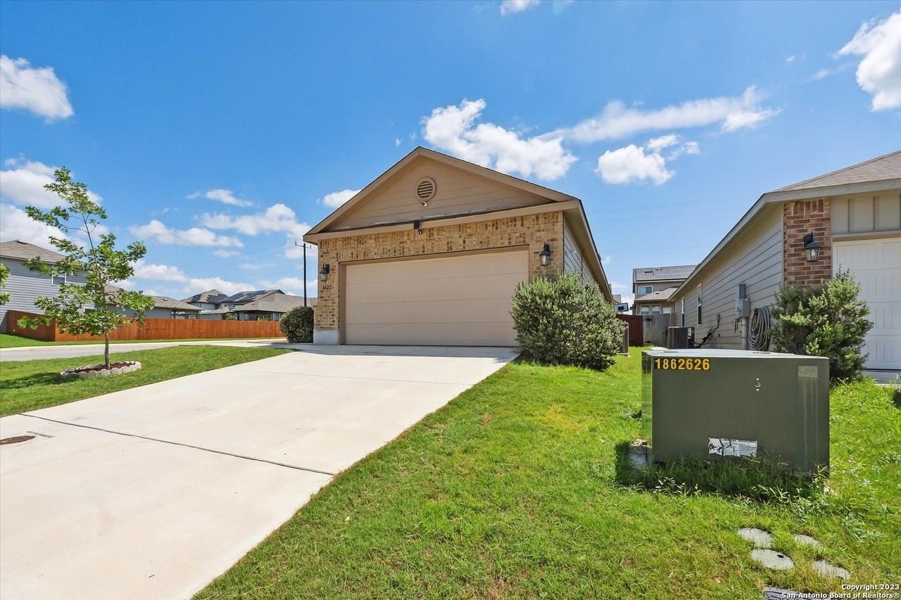 4522 Heathers Cross - Photo 4 of 41