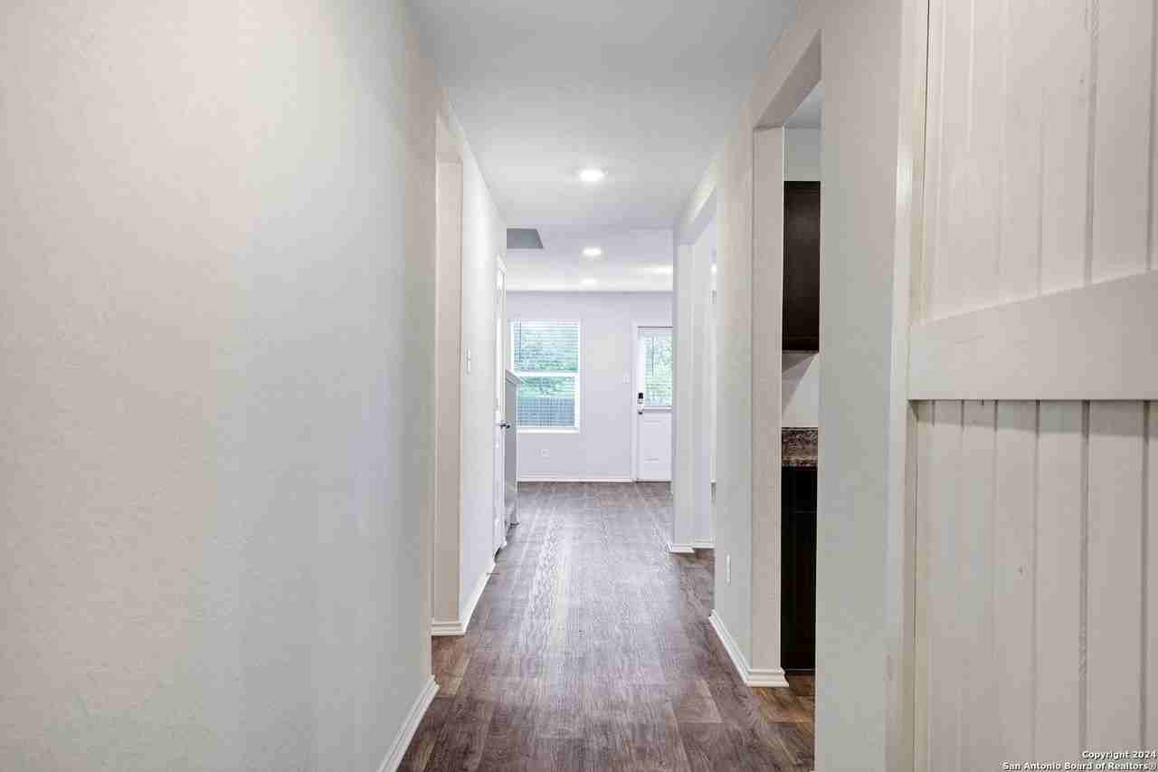 2850 Lindenwood Run - Photo 4 of 31