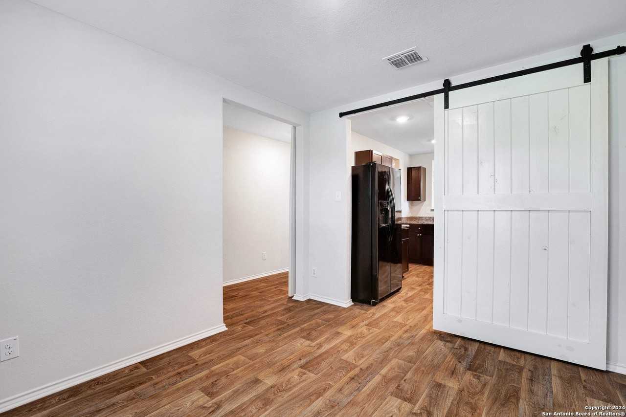 2850 Lindenwood Run - Photo 6 of 31