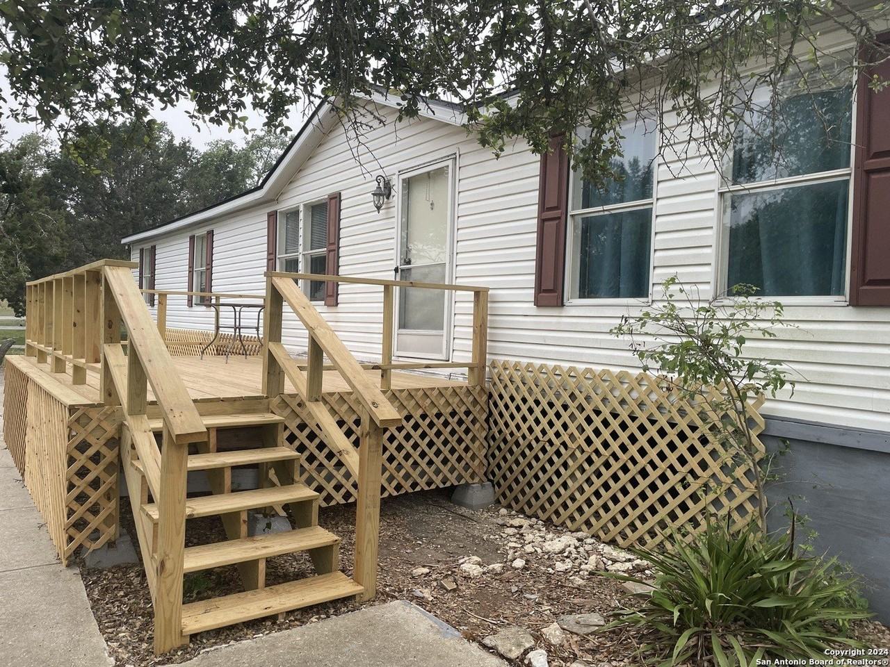1061 Spring Branch Rd - Photo 3 of 17