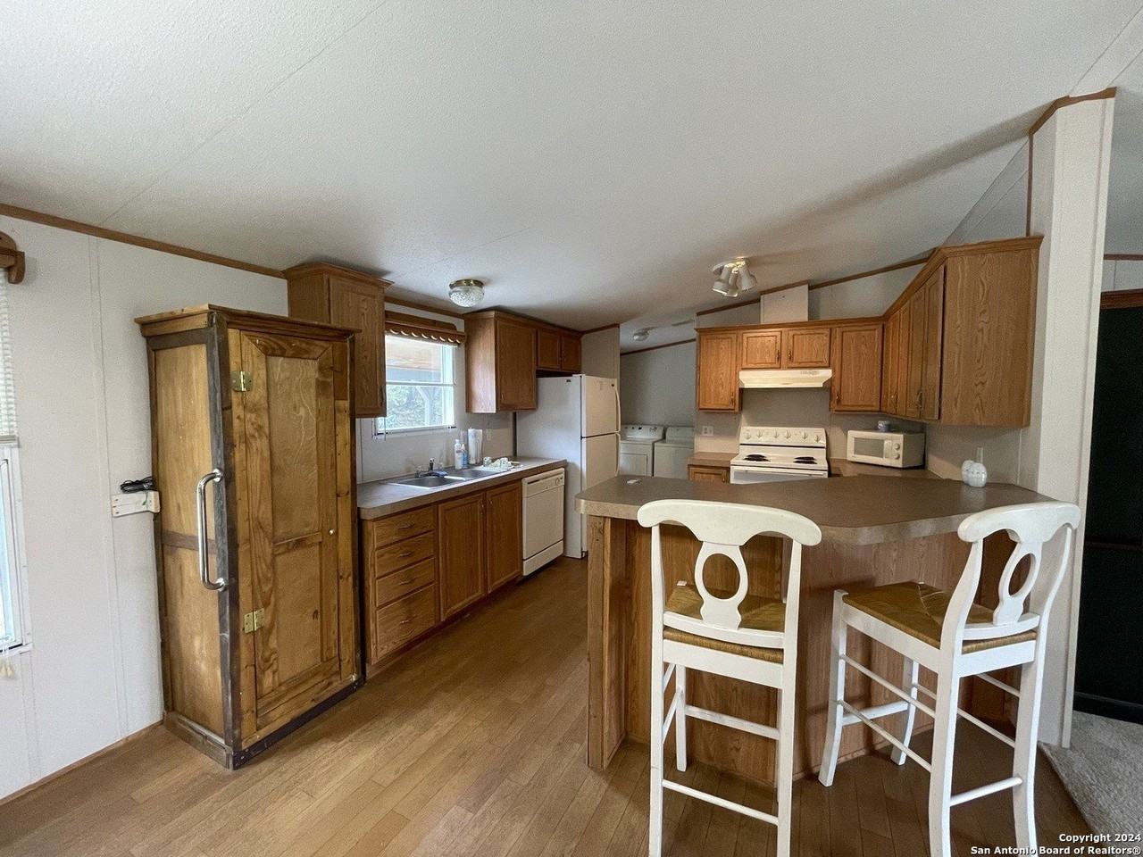 1061 Spring Branch Rd - Photo 6 of 17