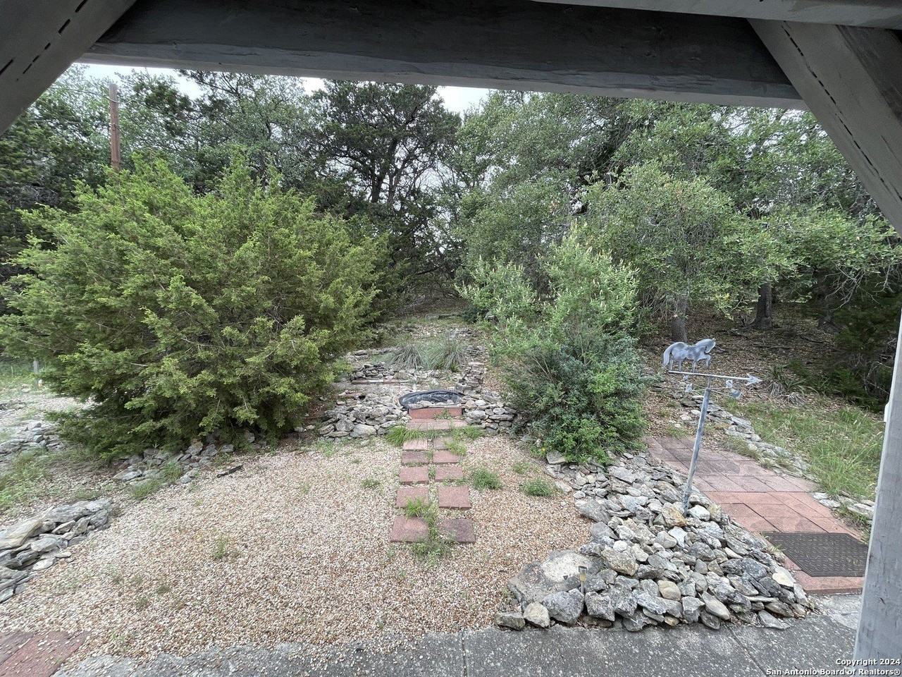 1061 Spring Branch Rd - Photo 7 of 17