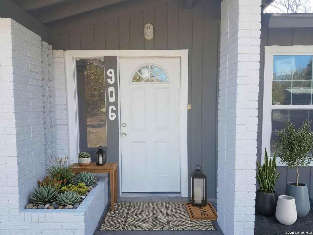 906 E Petaluma Blvd - Photo 2 of 11