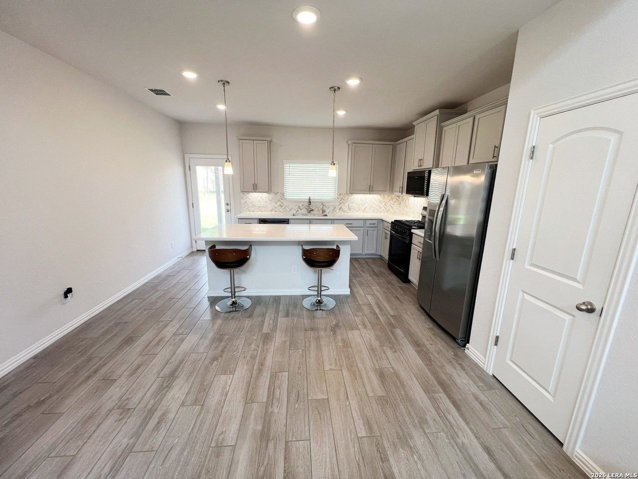 1822 Gabby Cole Ln - Photo 7 of 34