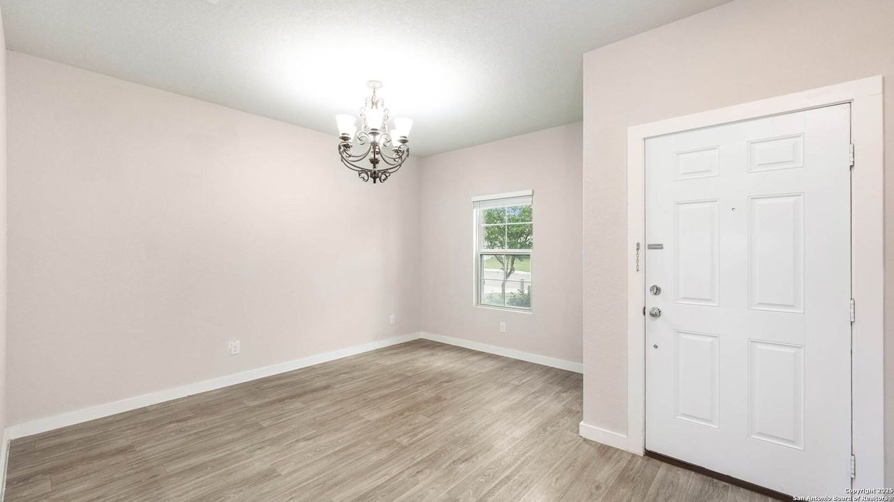 7723 Blue Gulf Dr - Photo 3 of 10