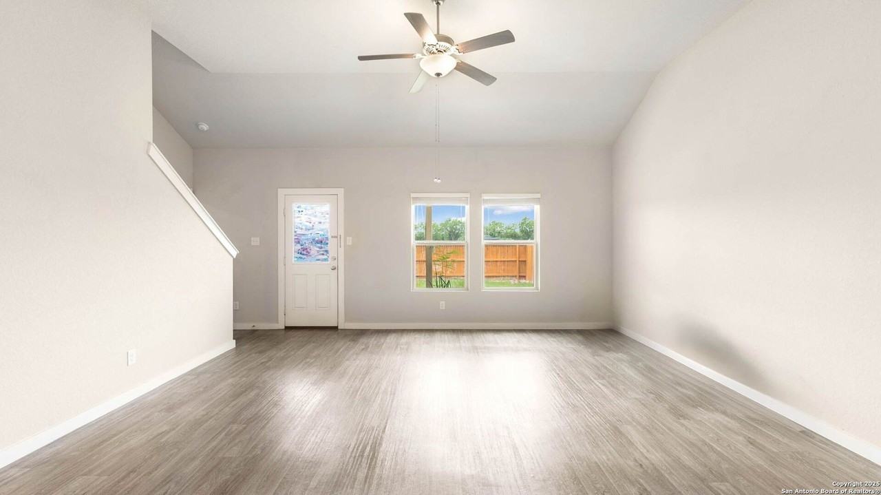 7723 Blue Gulf Dr - Photo 4 of 10