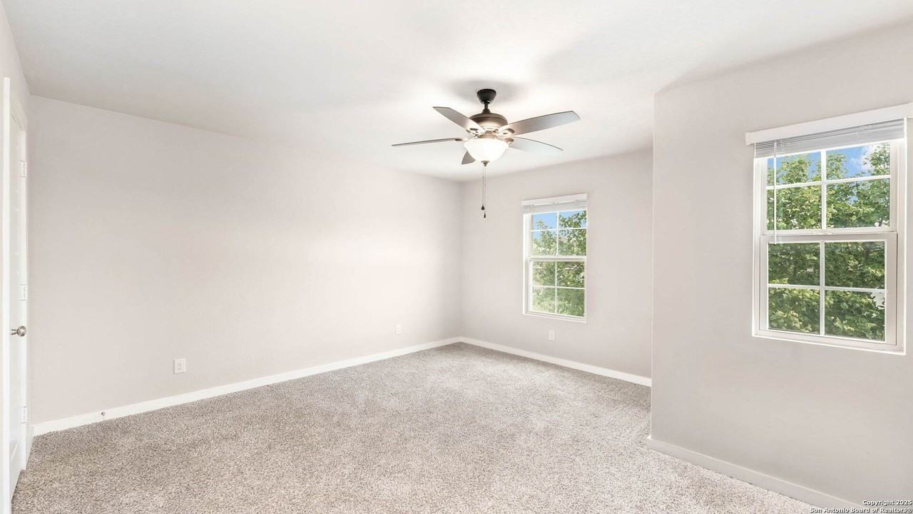 7723 Blue Gulf Dr - Photo 6 of 10