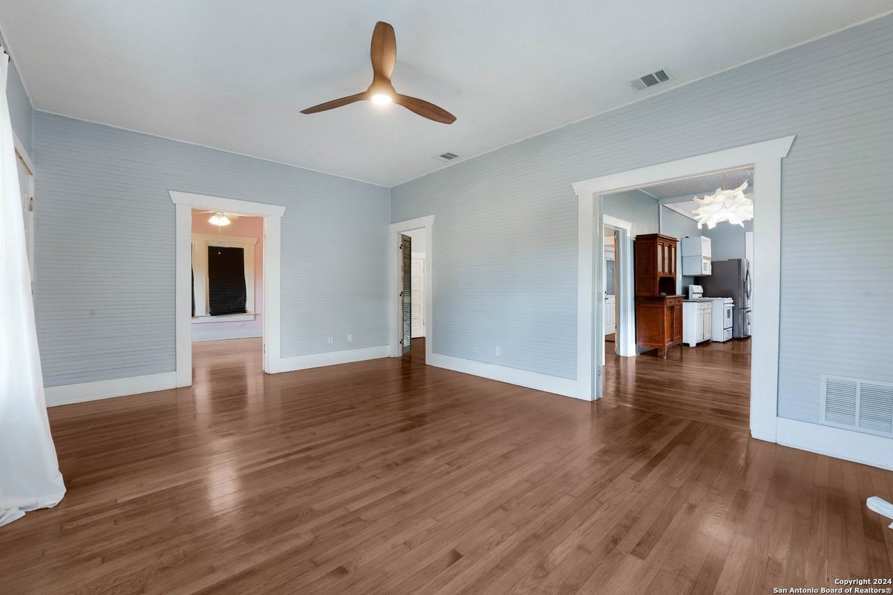 116 Pershing Ave - Photo 3 of 24