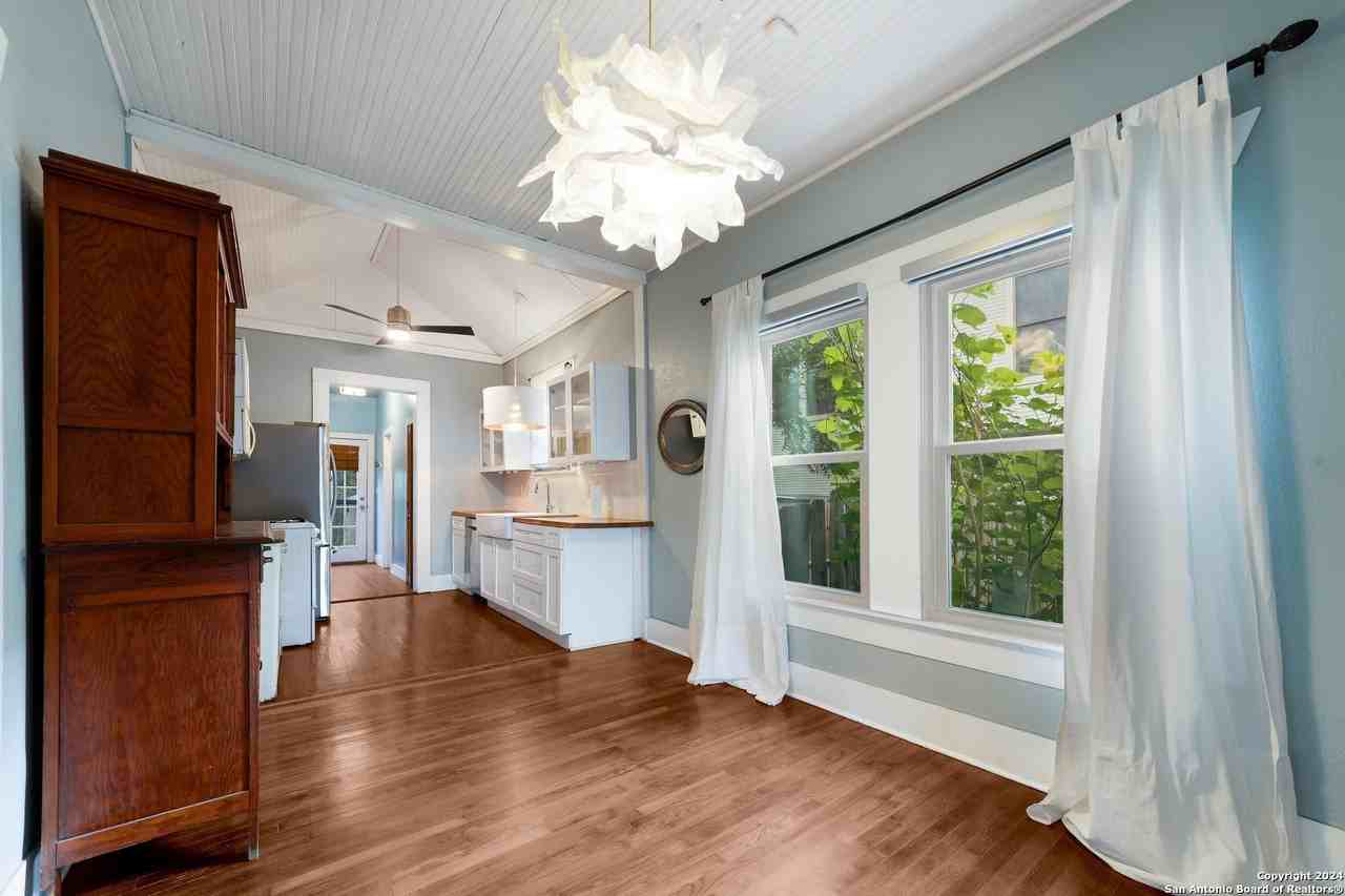 116 Pershing Ave - Photo 5 of 24