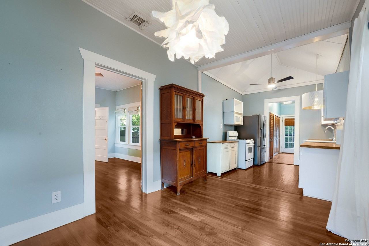 116 Pershing Ave - Photo 6 of 24
