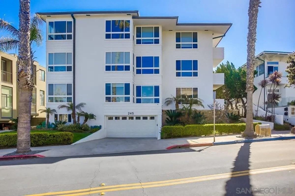 245 Coast Blvd #D2 - Photo 2 of 34