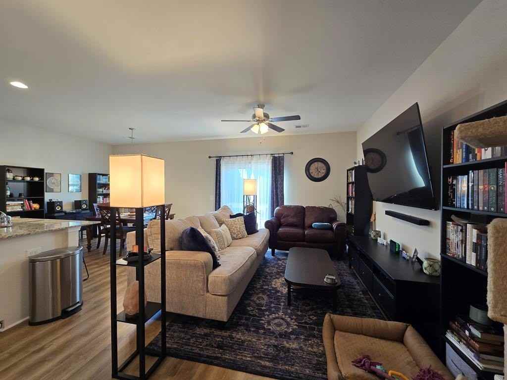 1762 Snead Dr - Photo 3 of 33