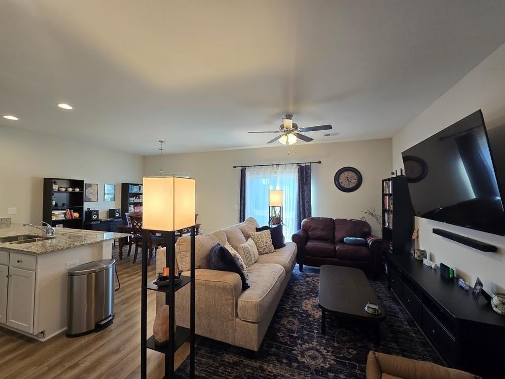 1762 Snead Dr - Photo 4 of 33