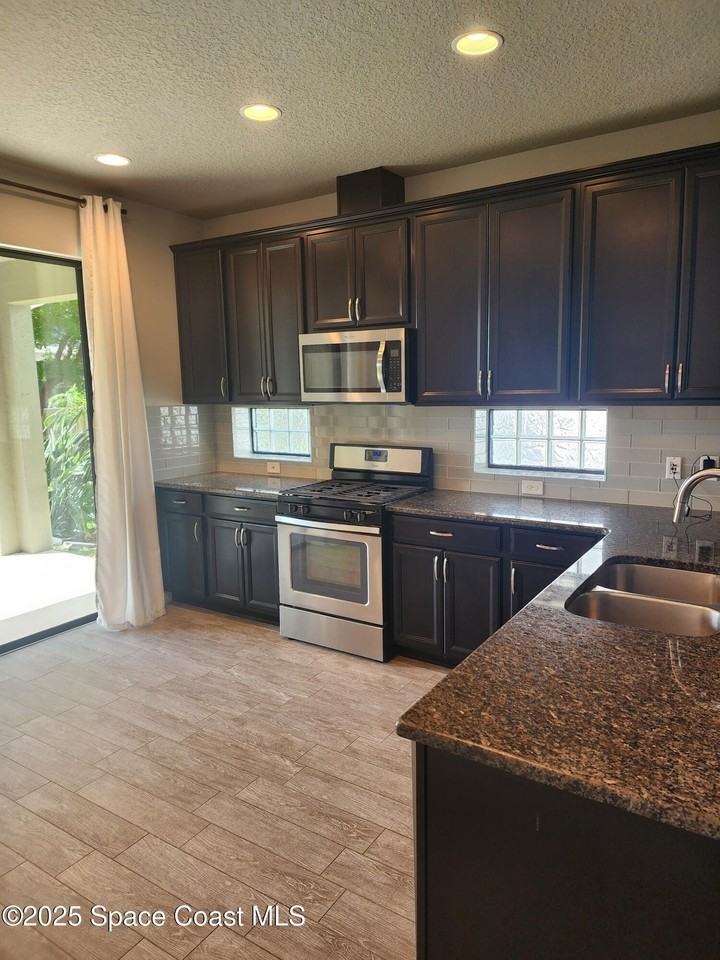 2882 Amethyst Way - Photo 4 of 24
