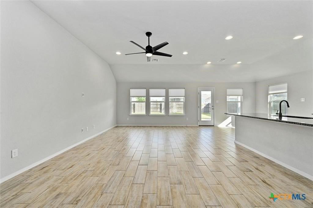 250 Sage Meadows Dr - Photo 5 of 34