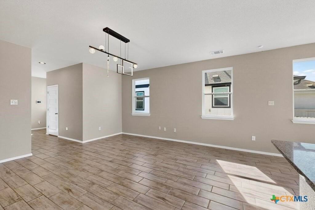 189 Fabion St - Photo 4 of 29