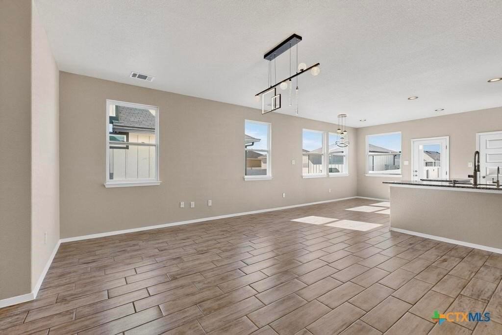 189 Fabion St - Photo 5 of 29