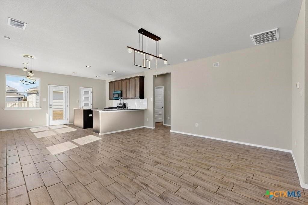 189 Fabion St - Photo 6 of 29