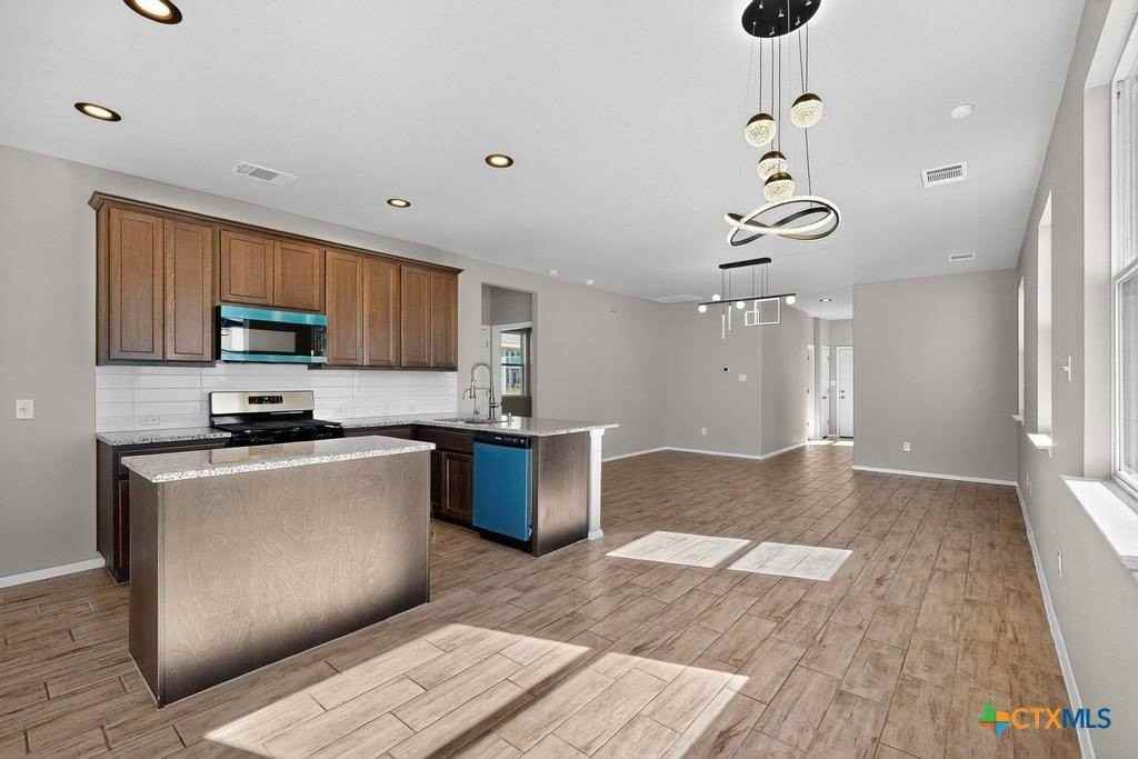 189 Fabion St - Photo 7 of 29