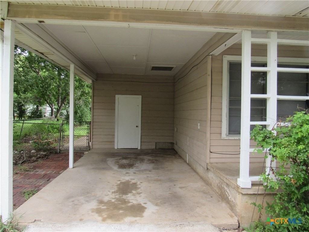1701 Elkins Ave - Photo 2 of 18