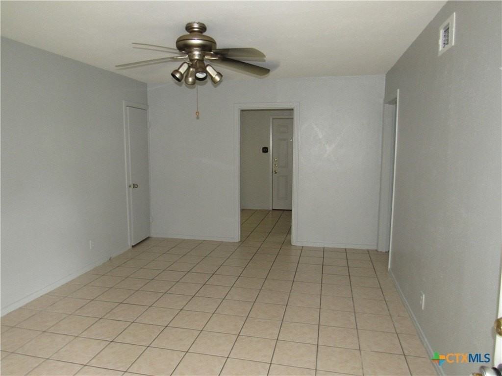 1701 Elkins Ave - Photo 4 of 18