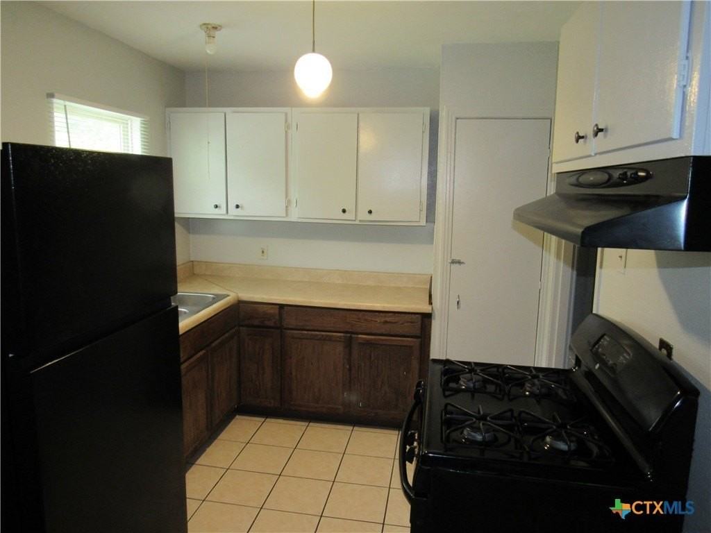1701 Elkins Ave - Photo 5 of 18