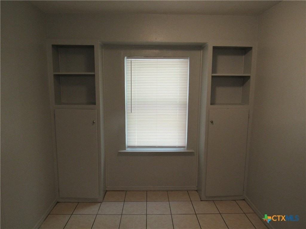 1701 Elkins Ave - Photo 6 of 18