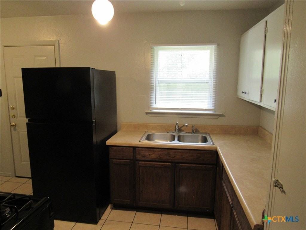 1701 Elkins Ave - Photo 7 of 18