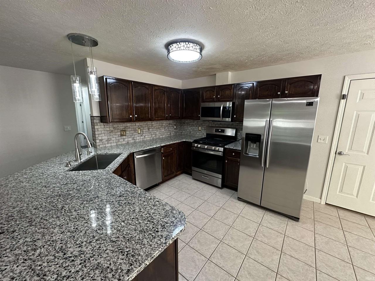 10686 Fall Creek Dr - Photo 2 of 11