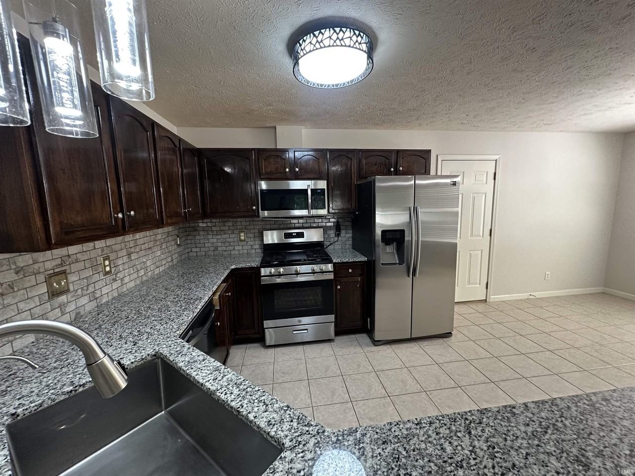 10686 Fall Creek Dr - Photo 3 of 11