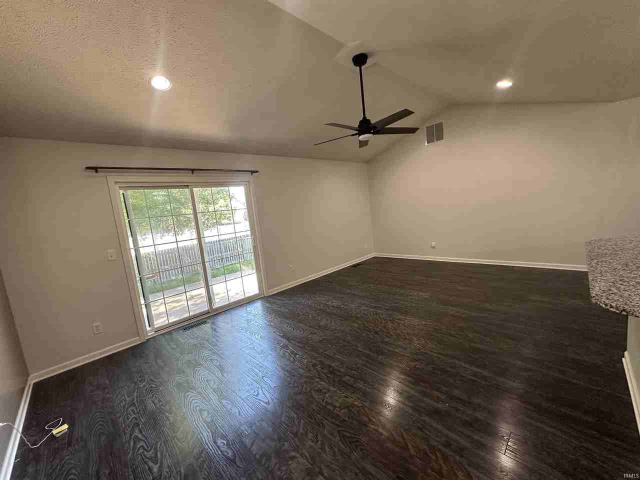 10686 Fall Creek Dr - Photo 5 of 11