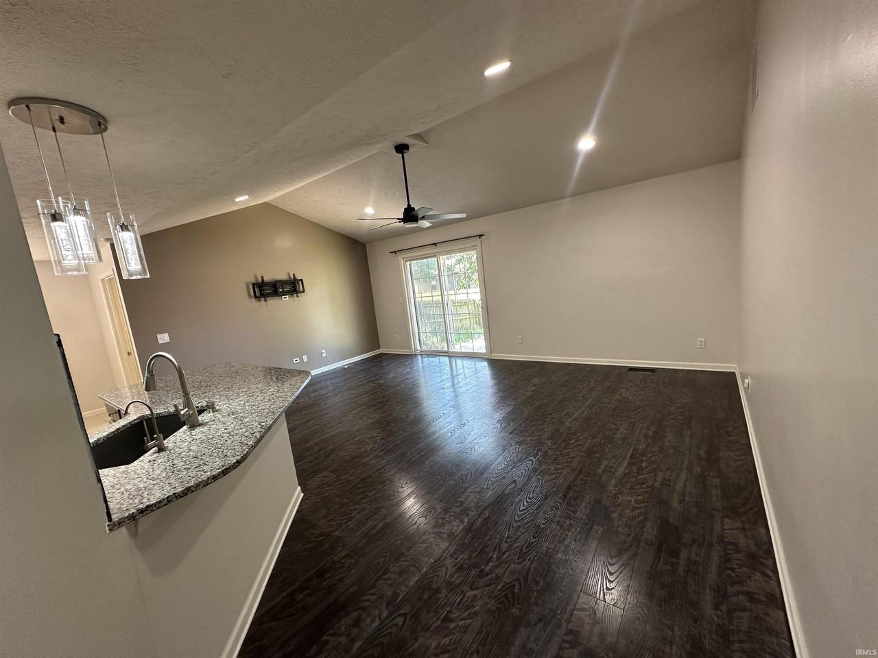 10686 Fall Creek Dr - Photo 6 of 11