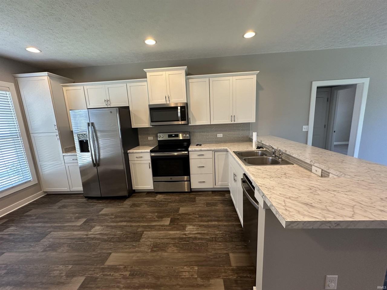 2331 Jamaica Ct - Photo 2 of 12