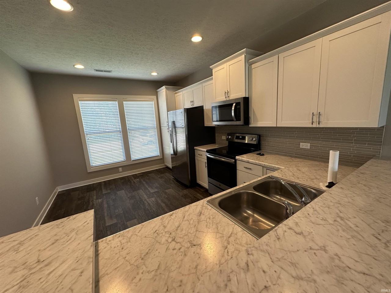 2331 Jamaica Ct - Photo 3 of 12