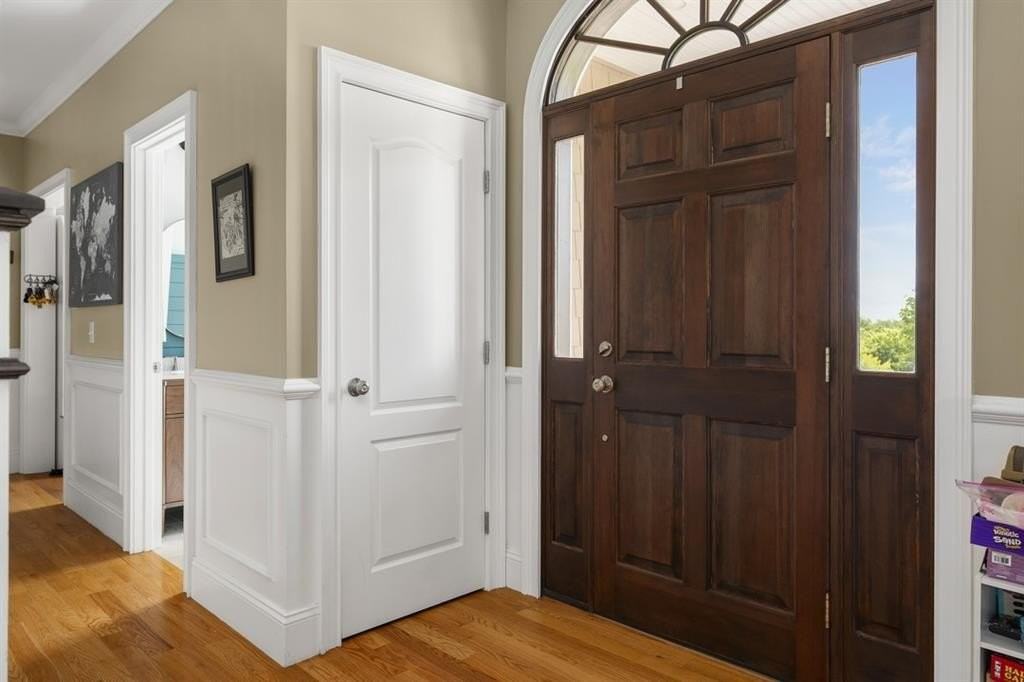 131 Greystone Ter - Photo 3 of 32