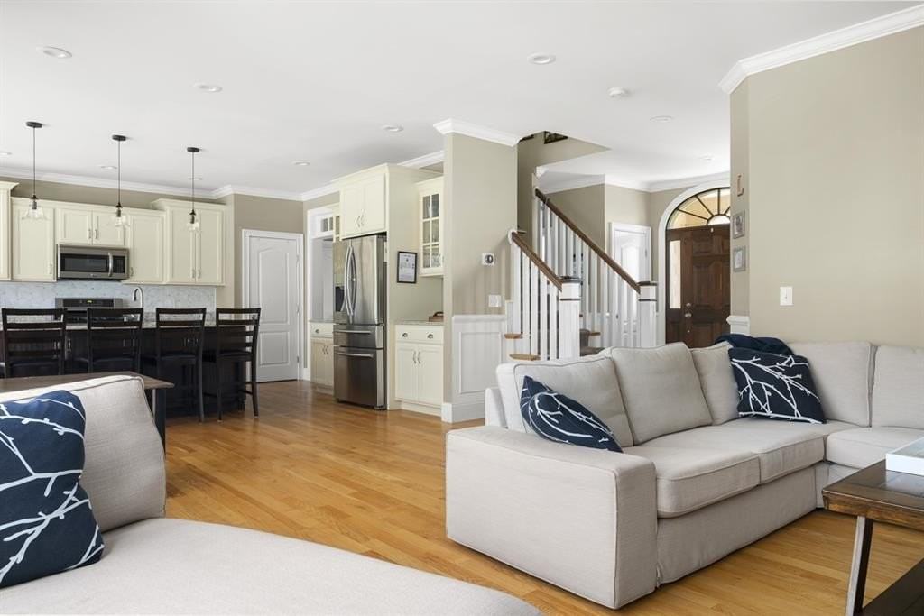 131 Greystone Ter - Photo 5 of 32