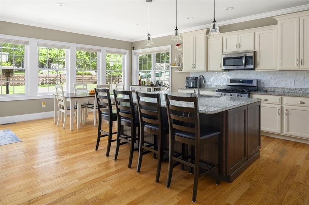 131 Greystone Ter - Photo 7 of 32