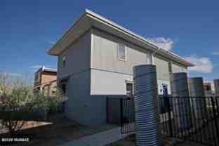 3314 N Fremont Ave - Photo 1 of 1