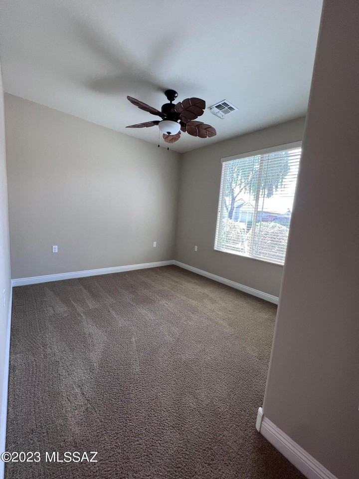 14052 E Britzka St - Photo 5 of 23