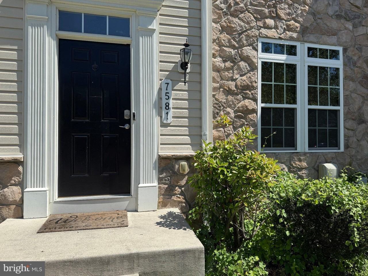 7581 Taunton Ct - Photo 4 of 46
