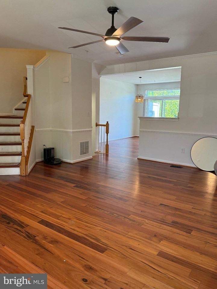7581 Taunton Ct - Photo 5 of 46