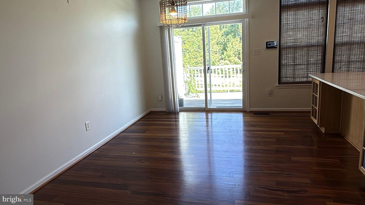 7581 Taunton Ct - Photo 7 of 46