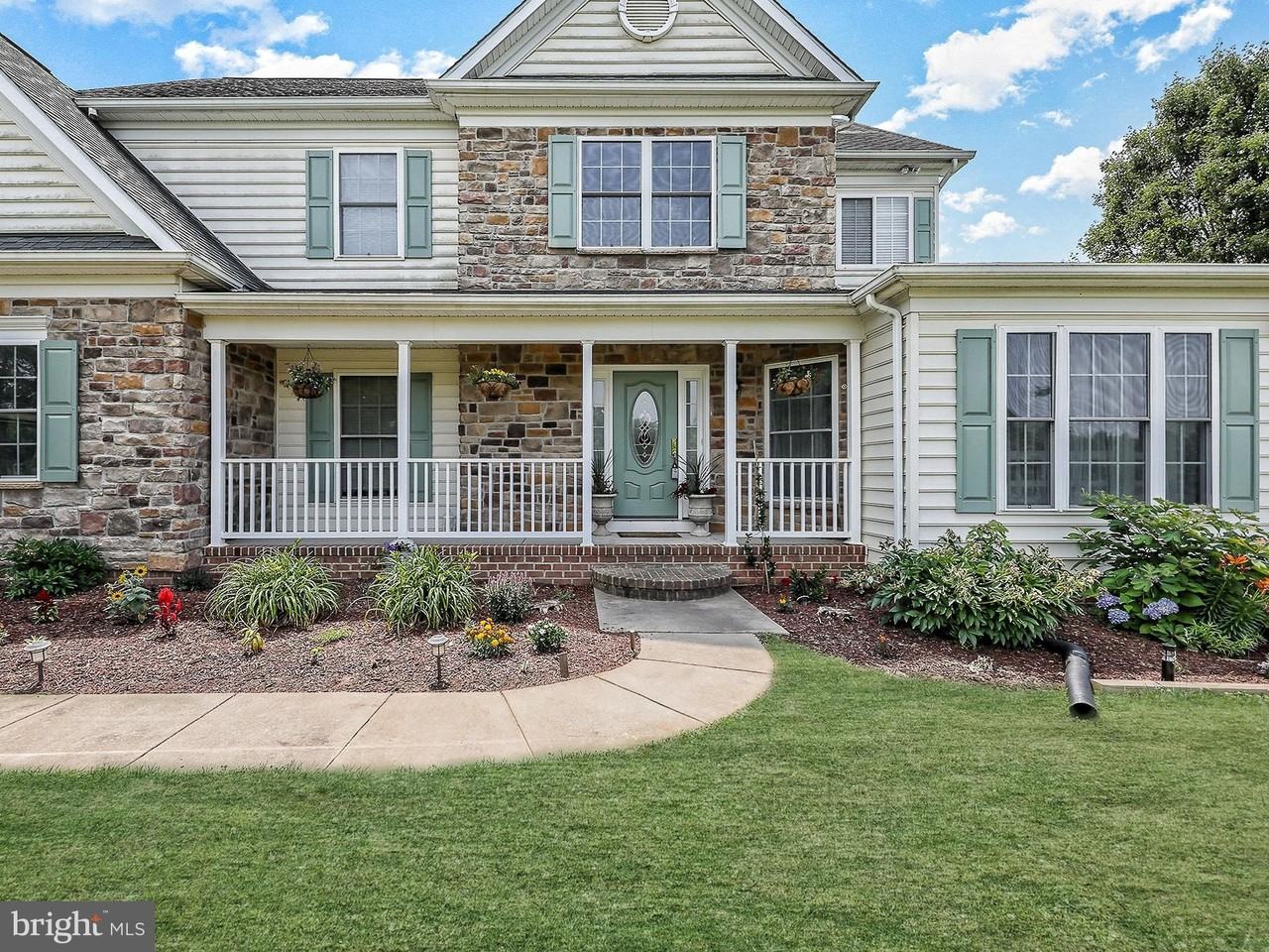 2121 Traceys Rd - Photo 2 of 50