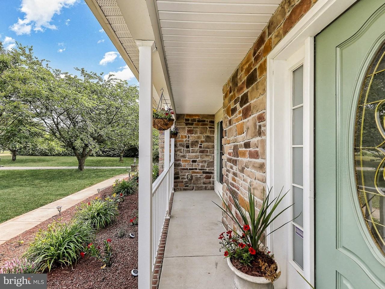 2121 Traceys Rd - Photo 3 of 50