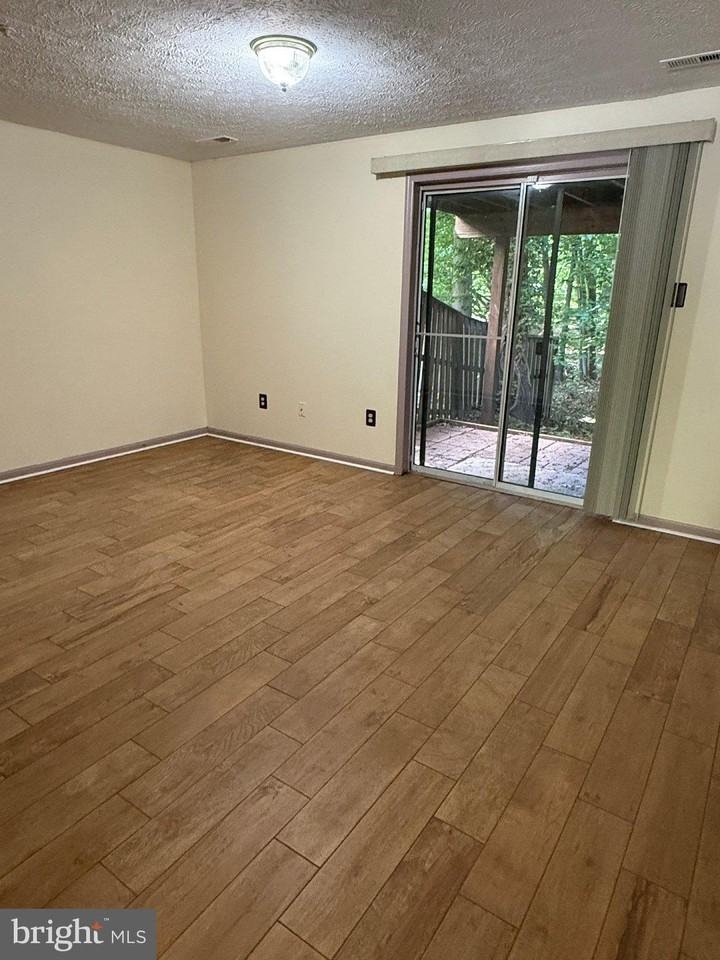9324 Daly Ct - Photo 4 of 26