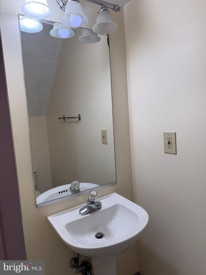 9324 Daly Ct - Photo 7 of 26